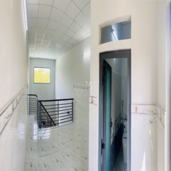 Cho thuê nhà mặt tiền trống suốt tiện kinh doanh