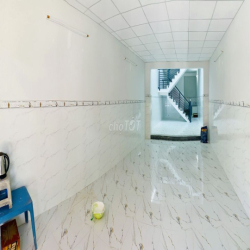 Cho thuê nhà mặt tiền trống suốt tiện kinh doanh