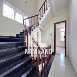 Nhà Mới Cho Thuê 250m2,Trệt 3 lầu,4PN,4WC,Sân To,KDC Yên Tĩnh,Giá 30TR