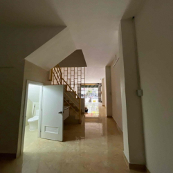 Cho thuê nhà mặt tiền thuận tiện kinh doanh, vị trí đẹp