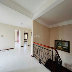 CHO THUÊ BIỆT THỰ GÓC 2 MẶT TIỀN QUẬN 7 GIÁ 38TR/THÁNG ĐẸP LUNG LINH