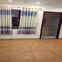Cho thuê 1 phòng có cửa sổ máy lạnh mây giặt giờ giấc tự do 