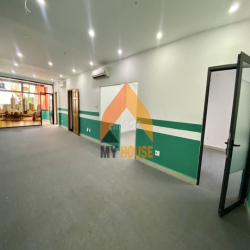 HÀNG HIẾM GIÁ RẺ TÒA VP TRỐNG SUỐT CÓ THANG MÁY SAU LƯNG METRO Q2