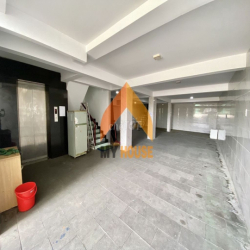 HÀNG HIẾM GIÁ RẺ TÒA VP TRỐNG SUỐT CÓ THANG MÁY SAU LƯNG METRO Q2