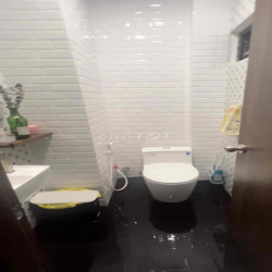Mặt tiền Nguyễn Duy Trinh - vòng xoay Phú Hữu