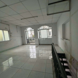 Nhà góc 2MT tiện buôn bán giá cực tốt