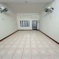 Cho Thuê Gấp 82/2A Cmt8, QTB Ngay Ngã Ba Chấn Hưng,Giá 12 Triệu/Tháng 