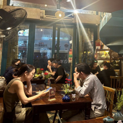 SANG NHANH QUÁN ĂN KHU ĂN UỐNG QUẬN 1 GIÁ 150 TRIỆU