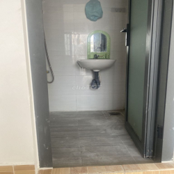 Cho thuê căn nhà mới gần 40m2 DTSD , hẻm Oto , Đường 10 HBP