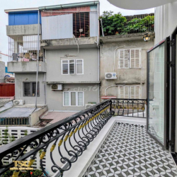 Nhà mới sân cổng + ngủ tầng 1 – cực hiếm trong tầm giá