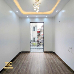 Nhà mới sân cổng + ngủ tầng 1 – cực hiếm trong tầm giá