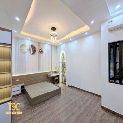 Nhà mới sân cổng + ngủ tầng 1 – cực hiếm trong tầm giá