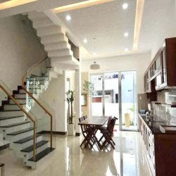 CHO THUÊ BIỆT THỰ 3 PHÒNG NGỦ KHU PHÍA BẮC NHA TRANG GIÁ 25 TRIỆU