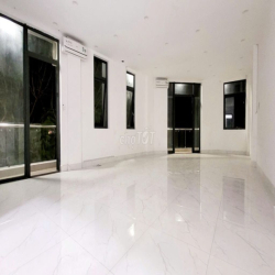 Cho thuê văn phòng góc 80m² ban công rộng, giá 14tr - Vạn Phúc City