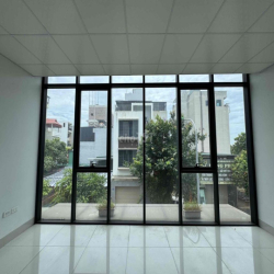 Cho thuê nguyên căn 7 tầng thang máy Phúc Lợi- hầm để xe-23 tr/thg