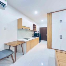 Cho thuê căn hộ có bancong - rộng 25m2 - Đường Cách Mạng Tháng 8