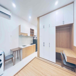 Cho thuê căn hộ có bancong - rộng 25m2 - Đường Cách Mạng Tháng 8