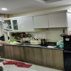 cho thuê nhà chùa láng dt 40m tầng 5 , đấy đủ đồ. giá 6 triệu