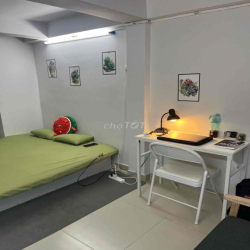 trống lại căn studio cửa sổ trời  lâu 1 ngay cầu Bông