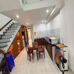 Nhà 3 tầng 6PN đường Đoàn Khuê, Nam Việt A