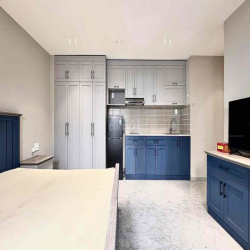 Căn hộ 2 ban công mới trống,full nội thất, gần chợ Bến Thành, sang