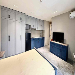 Căn hộ 2 ban công mới trống,full nội thất, gần chợ Bến Thành, sang