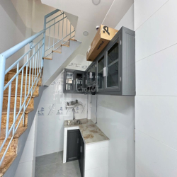 Cho thuê nhà Nguyên Căn ngay Trung tâm Q5 tại 418/3H1 Đường Trần Phú