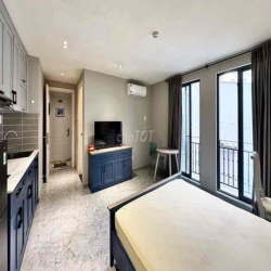 Căn hộ 2 ban công mới trống,full nội thất, gần chợ Bến Thành, sang