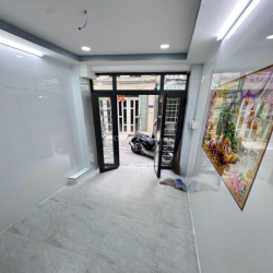 Cho thuê nhà Nguyên Căn ngay Trung tâm Q5 tại 418/3H1 Đường Trần Phú