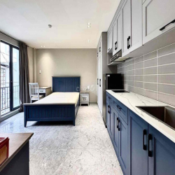 Căn hộ 2 ban công mới trống,full nội thất, gần chợ Bến Thành, sang