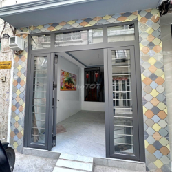 Cho thuê nhà Nguyên Căn ngay Trung tâm Q5 tại 418/3H1 Đường Trần Phú