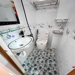 Cho thuê nhà Nguyên Căn ngay Trung tâm Q5 tại 418/3H1 Đường Trần Phú