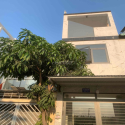 cho thuê nhà 1 trệt 2 lầu ngay hồ văn Long