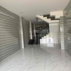 cho thuê nhà 1 trệt 2 lầu ngay hồ văn Long