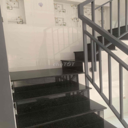 cho thuê nhà 1 trệt 2 lầu ngay hồ văn Long