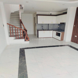 Cho thuê nhà Đức Giang-Thượng Thanh-6 tầng thang máy, ô tô đỗ, full đồ