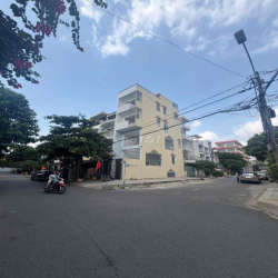 Cho thuê nhà Góc 2 MT mới 100% DT 4x16 XD 1 hầm 1 trệt 3 lầu . Giá 25