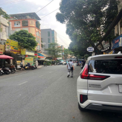 Cho Thuê Tòa Văn Phòng Góc 2 Mặt Tiền Khu K300 DT 6x20m Trệt 5 Tầng