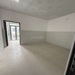 nhà 1 lầu 2 phòng ngủ.sau lưng trường Kim Đồng 