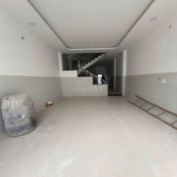 nhà 1 lầu 2 phòng ngủ.sau lưng trường Kim Đồng 