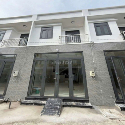 nhà 1 lầu 2 phòng ngủ.sau lưng trường Kim Đồng 