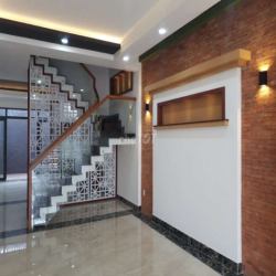 NHÀ 5X24M 3 LẦU KHU DÂN CƯ ĐỒNG PHƯỢNG SÁT BỜ KÊNH