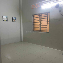 CHO THUÊ PHÒNG TRỌ QUA CẦU 26/3 SẴN PHÒNG NGỦ CÓ MÁY LẠNH GIÁ 2.5TR