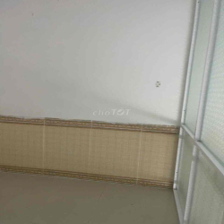 CHO THUÊ PHÒNG TRỌ QUA CẦU 26/3 SẴN PHÒNG NGỦ CÓ MÁY LẠNH GIÁ 2.5TR