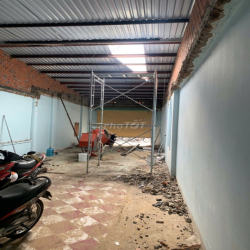 Cho thuê nhà Mặt tiền Lê Văn KHương tổng 310m2 có nhà cấp 4 