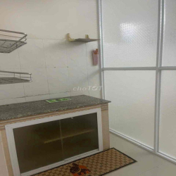 CHO THUÊ PHÒNG TRỌ QUA CẦU 26/3 SẴN PHÒNG NGỦ CÓ MÁY LẠNH GIÁ 2.5TR