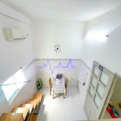 CHO THUÊ PHÒNG TRỌ GÁC CAO - CỬA SỔ FULL NỘI THẤT - THANG MÁY