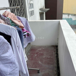 Cho thuê phòng lầu 1 mặt tiền HHTham Bình Thạnh