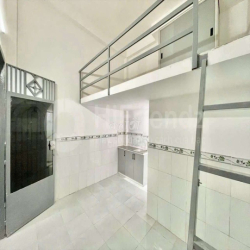 Phòng trọ có gác rộng,cao ko đụng đầu, có máy lạnh, thoáng mát,tự do