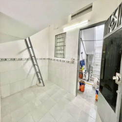 Phòng trọ có gác rộng,cao ko đụng đầu, có máy lạnh, thoáng mát,tự do